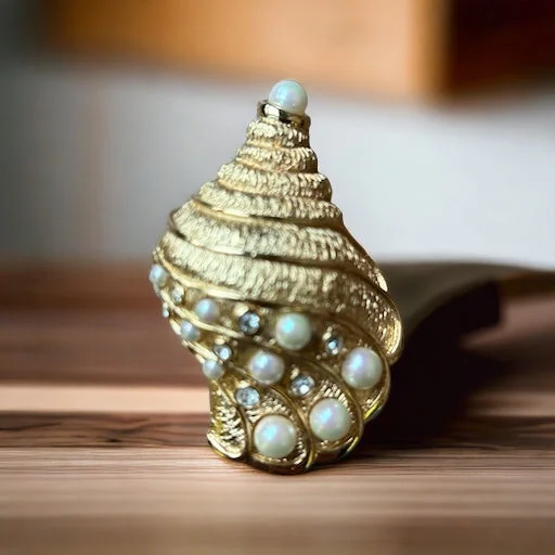 Handmade brooch pins-Christian Dior Vintage conch shell brooch gold with Pearls