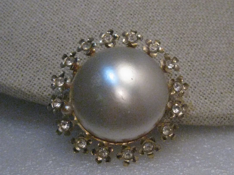 Brooch with vintage design-Vintage Faux Pearl Rhinestone Brooch, 1950's/1960's, 1.5" Round, Gold Tone